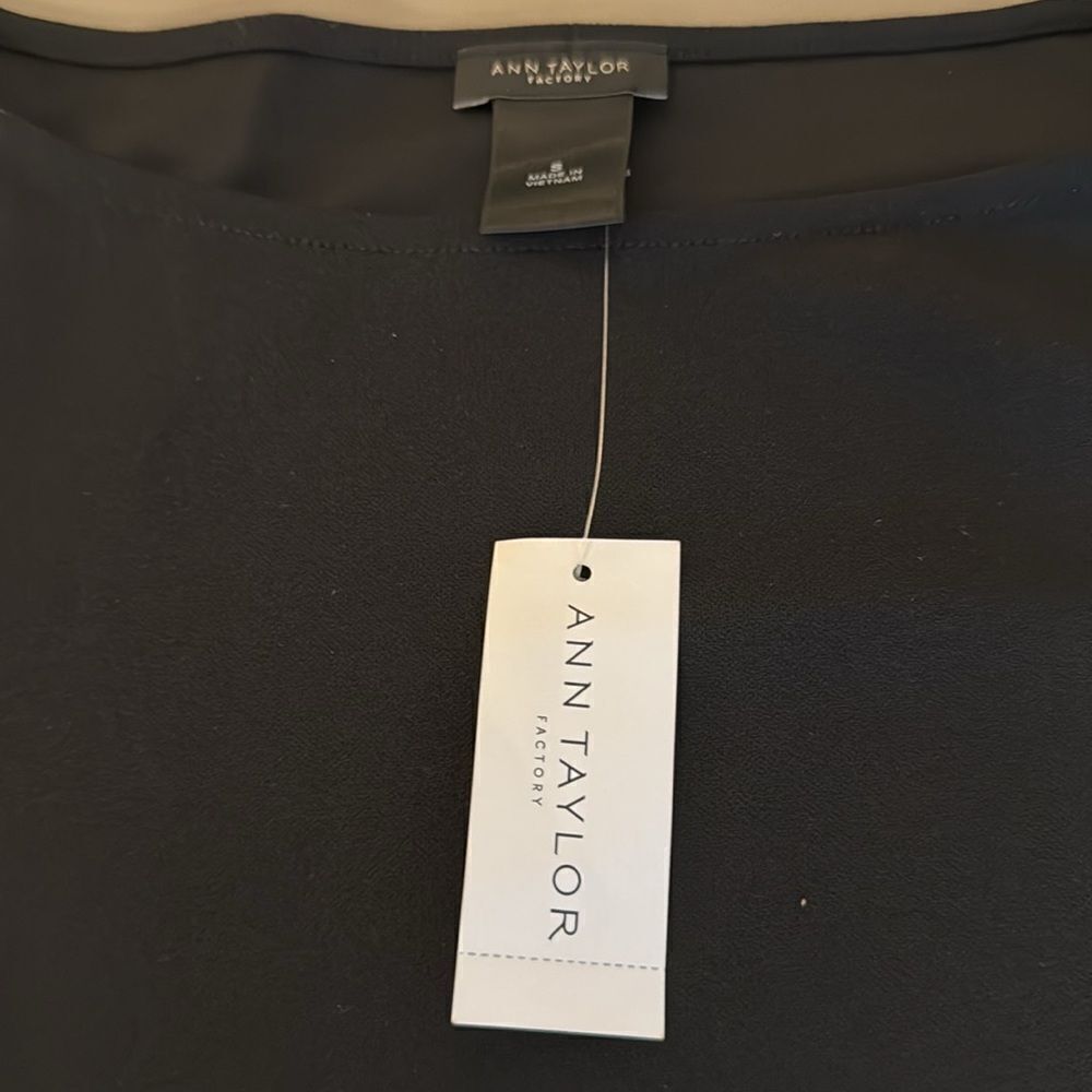 NWT Ann Taylor Lace Bell Cuff Black 3/4 Sleeve Top. Size Smalll. - Picture 7 of 9